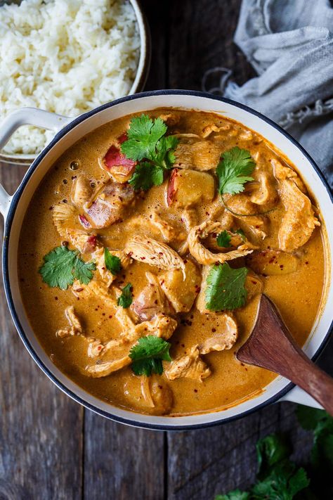 Traditional Curry Recipes, Healthy Massaman Curry, Massaman Curry Vegetarian, Quick And Easy Gf Dinner Recipes, Thai Massaman Curry Recipe, Thai Curry Soup Recipes, Recipes With Tamarind Paste, Curry Crockpot Recipes, Anda Curry Recipe