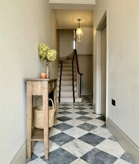 Tiled Hallway Floor, Classic Hallway, Hallway Wall Colors, Hall Tiles, Modern Country Kitchens, Tumbled Marble Tile, Victorian Hallway, Mandarin Stone, Country Cottage Kitchen