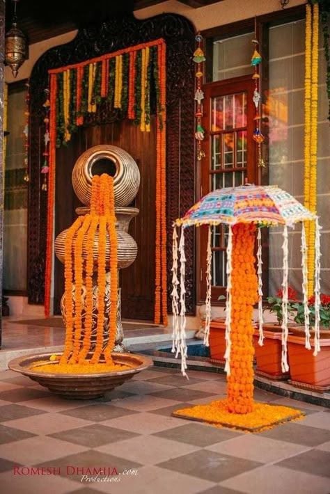 Photo By Creative Event Plannerz - Wedding Planners تاج محل, Haldi Decor, Mehendi Decor, Wedding Entrance Decor, Marriage Decoration, Mandap Decor, Desi Wedding Decor, Beautiful Wedding Decorations, Mehndi Decor