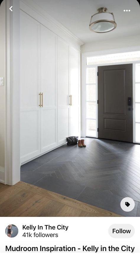 Mudroom Inspiration, Vstupná Hala, Entryway Tile, Mudroom Design, Interior Design Per La Casa, Foyer Design, Wooden Floors, Wood Flooring, House Flooring