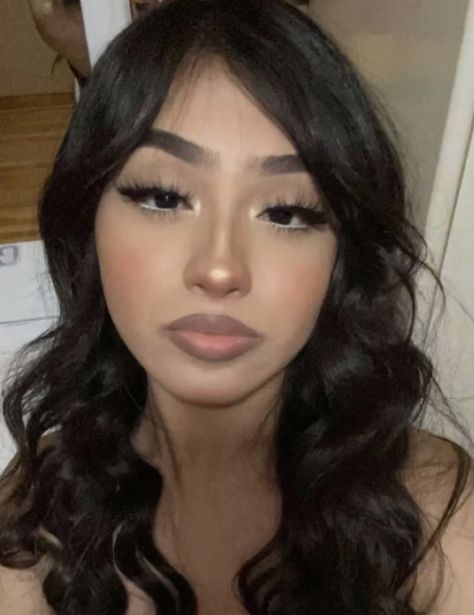 Cute Makeup Looks No Lashes, Makeup Looks For Mexican Skin, Baddie Makeup Eye Shadow, Copy And Paste Latina Lashes, Latina Make Up Looks, Asian Latina Makeup, Latina Makeup On White People, Latina Makeup Black Women, Latina Eye Makeup