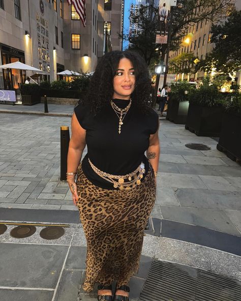 Vacation Plus Size Outfits, Ratandboa Dress, Skirts For Pear Shaped Women, Plus Size Black Outfits, Leopard Skirt Outfits, Outfits For Thick Body Type, Theme Nails, Spa Outfit, Curvy Casual Outfits