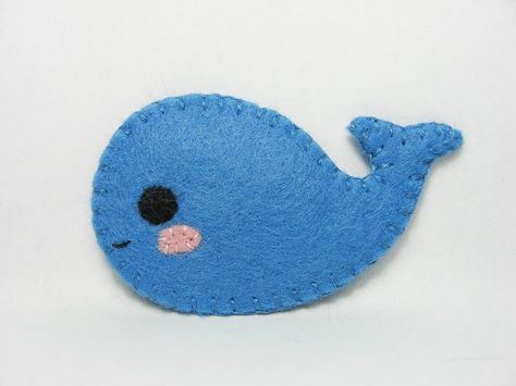 Blue Felt Crafts, Whale Crafts, Felt Animal Patterns, Felt Hair Clips, Diy Bebe, Felt Pattern, Felt Patterns, Felt Brooch, Blue Whale