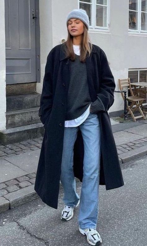 Blue Chunky Sweater Outfit, Winter Scandinavian Outfits, Jeans And Trainers Outfit, V2k Run Outfit, London Winter Outfits Cold Weather, Blue Beanie Outfit, Danish Fashion Copenhagen Street Style, Layering Fall Outfits, Long Wool Coat Outfit