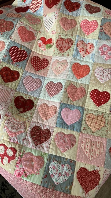 Diy Moss, Floral Cottage, Cottage Shabby Chic, Heart Quilt, Reversible Quilt, Wild Rose, Dream House Decor, Quilt Bedding, Bath Mats