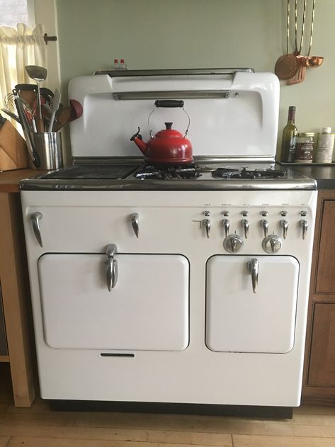 Retro Oven, Gas Kitchen, Retro Stove, Modern Stoves, Vintage Oven, Retro Kitchen Appliances, Bungalow Kitchen, Old Stove, Small Oven