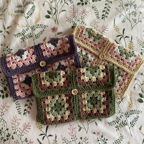 Granny square book sleeves 📚🧶 I will be bringing these as well as some other bookish items to @cordialclovebooks tomorrow for Elora’s Candlelight shopping night! I’m so excited and I hope to see you there 🫶 Pattern by @ashtenstitches #creationsbyalyssa #crochet #crochetbooksleeve #booksleeve #bookstagram Checkered Book Cover Crochet, Crochet Projects Book Sleeve, 5 Color Granny Square, Crochet Patterns For Book Lovers, What To Use Granny Squares For, Granny Square Phone Case, Crochet Ideas For Book Lovers, Book Granny Square, Grandma Crochet Gifts