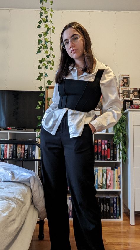 Black Corset On White Shirt, Black Top Layered Outfit, Corset Formal Outfit With Pants, Corset With Undershirt Outfit, Corset Top Over Button Up, Black And White Day Outfit, Outfits White Button Up, Dress Shirt And Corset Outfit, Vintage Outfits Corset