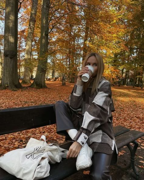 Autumn Photoshoot, Fall Board, Autumn Instagram, Fall Shoot, Fall Pics, Fall Photo, Fall Photoshoot, Fall Inspo, Autumn Coffee