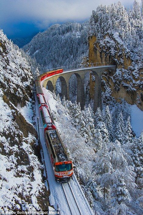 Landwasser Viaduct, Glacier Express, Bernina Express, Places In Switzerland, Scenic Railroads, Railroad Photography, Train Art, Old Trains, Train Photography