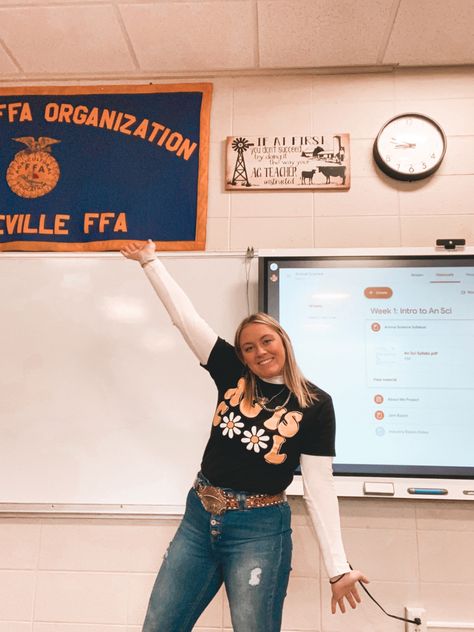 Ffa Teacher Outfits, Agriculture Teacher Outfits, Ag Teacher Aesthetic, Ag Teacher Classroom Ideas, Modest Outfits Fall, Ffa Teacher, Ag Teacher Outfits, Fun Teacher Outfits, Agriculture Classroom