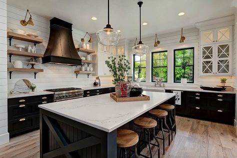 35+ Amazingly creative and stylish farmhouse kitchen ideas Dapur Moden, Dapur Rustic, Farmhouse Kitchen Cabinets, Farmhouse Kitchen Design, Modern Farmhouse Design, Farmhouse Style Kitchen, Modern Farmhouse Kitchens, Black Cabinets, Trendy Kitchen