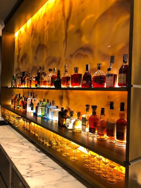 Modern Western Bar Design, Wet Bar Lighting Ideas, Backlit Bar Shelves, Bar Wall Decor Ideas, Bar Shelves Ideas, Lounge Room Ideas, Speakeasy Bars, Bar Lounge Room, Home Bar Setup