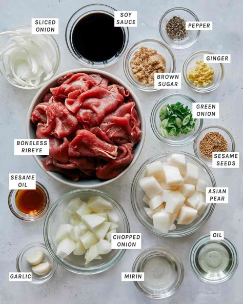 Korean Beef Bulgogi Recipe, Pork Bulgogi Recipe, Food Prep Bowls, Beef Bulgogi Recipe, Korean Beef Bulgogi, Spoon Fork Bacon, Bulgogi Recipe, Dinner Party Dishes, Gochujang Sauce