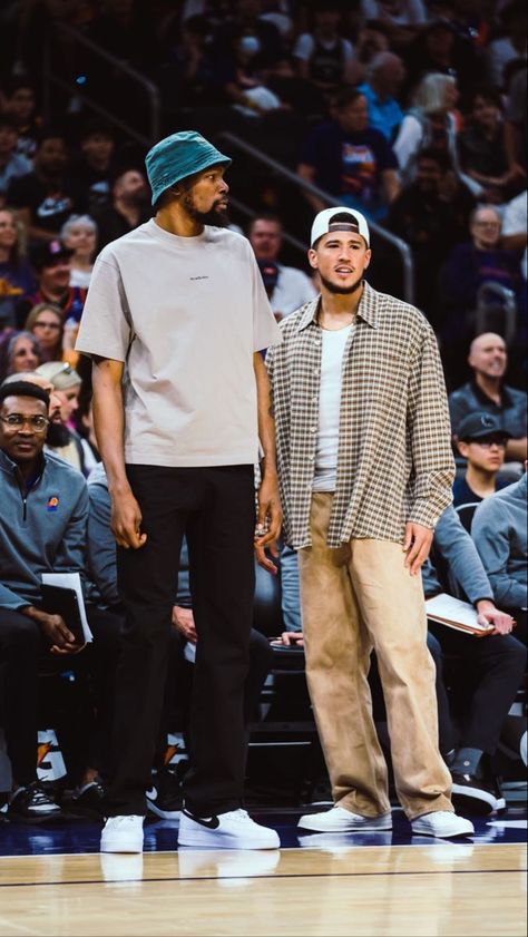 Modern Skater Style Men, Devin Booker Outfits Summer, Nba League Fits, Devin Booker Fashion, Nba Fashion Outfits, Nba Outfits Men, Nba Players Outfits, Devin Booker Outfits, Skater Style Men