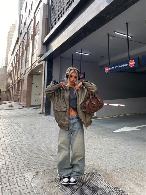 Baggy Feminine Outfits, Pakaian Hipster, Looks Adidas, 00s Mode, Winter Outfits Aesthetic, Skandinavian Fashion, Nashville Outfits, Chique Outfits, Streetwear Mode