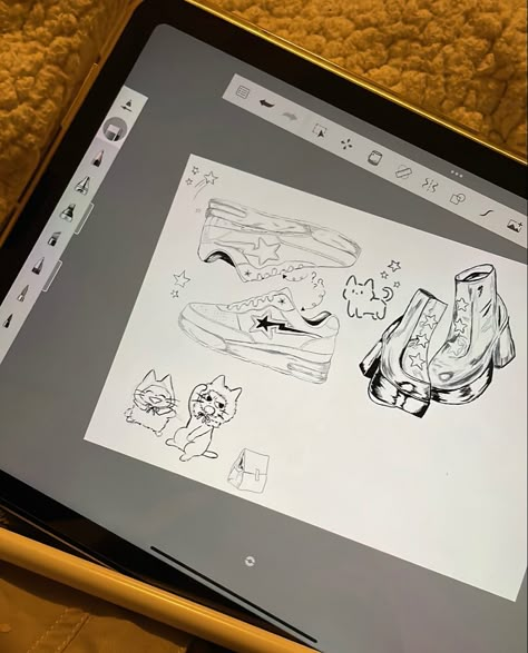 Drawing Pad Aesthetic, Ipad Pics Aesthetic, Ipad For Drawing, Ipad Procreate Aesthetic, Drawing Pad Digital, Drawing On An Ipad, Ipad Illustration Drawing, Ipad Drawing Aesthetic, Drawing Tablet Aesthetic