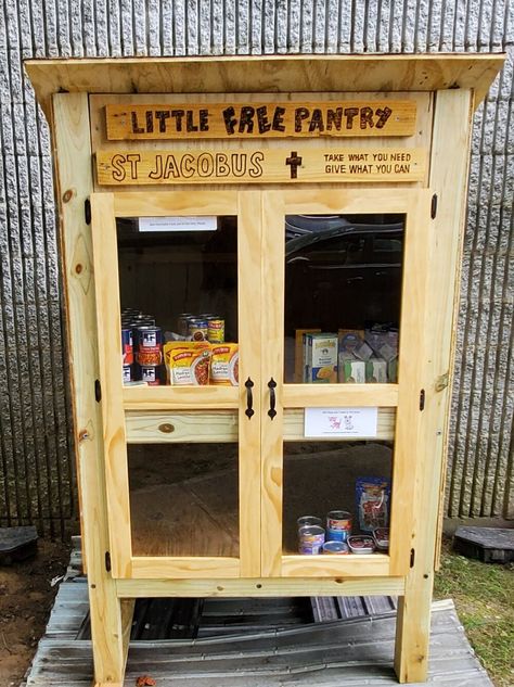 Diy Blessing Box Plans, Diy Outdoor Cabinet, Blessing Boxes, Food Pantry Donations, Little Free Pantry, Donation Boxes, Pantry Plans, Free Pantry, Pantry Boxes