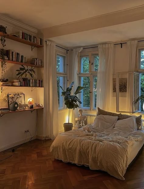 Makeover Bedroom, Redecorate Bedroom, Dream House Rooms, Cozy Room Decor, Decor Ideas Bedroom, Bedroom Refresh, Room Makeover Bedroom, Dream Room Inspiration, Future Apartment