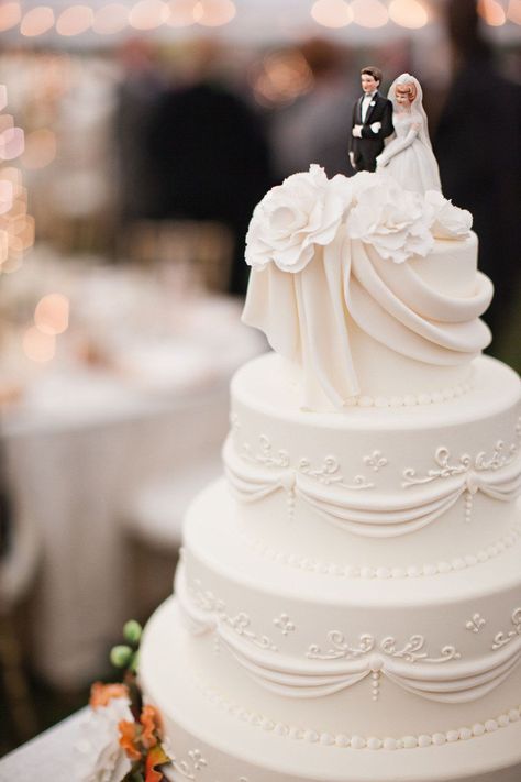 #traditionalweddingcake #traditional #wedding #cake #traditional #wedding #cakes #classy Pretty Wedding Cakes, Wedding Cakes Elegant, Traditional Wedding Cakes, Traditional Wedding Cake, Classic Wedding Cake, Fall Wedding Cakes, Cake Photography, Gorgeous Wedding Cake, Simple Wedding Cake