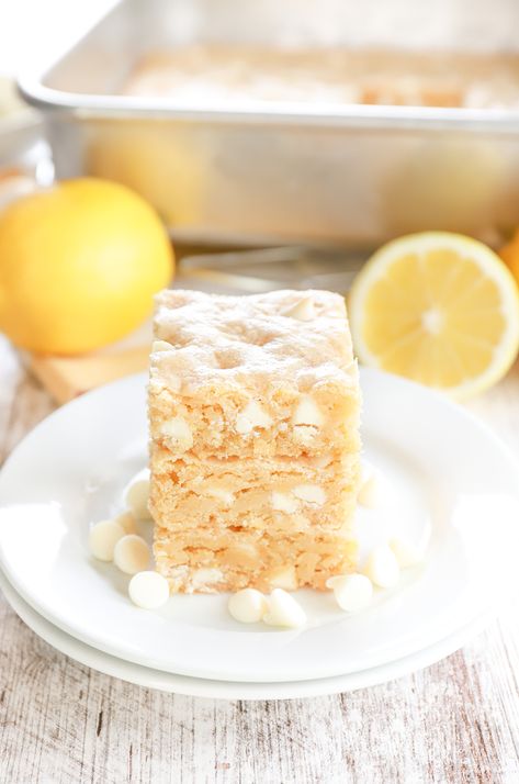 Lemon White Chocolate Brownies, Lemon White Chocolate Blondies, Lemon Brownies With White Chocolate, Lemon Cake Pops Recipe, Lemon Blondies Recipe, White Chocolate Chip Blondies, Dessert Blondies, Lemon Blondies, Cooking Therapy