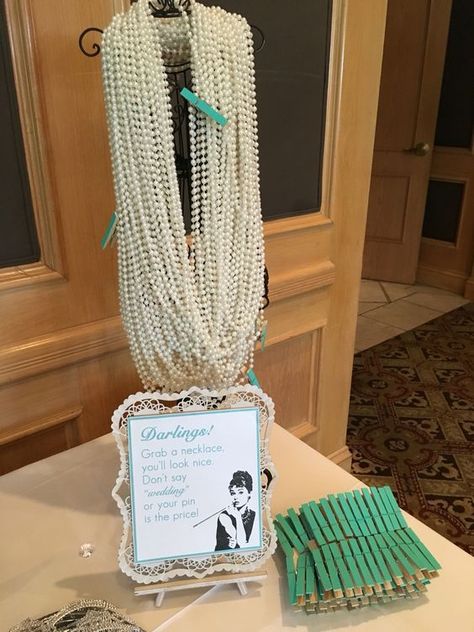 Great idea for a Breakfast at Tiffany's Bridal shower game! Super Breakfast, Creative Bridal Shower Ideas, Tiffany Bridal Shower, Tiffany's Bridal, Tiffany Party, Bridal Tea Party, Bridal Shower Planning, Wedding Shower Games, Bridal Tea