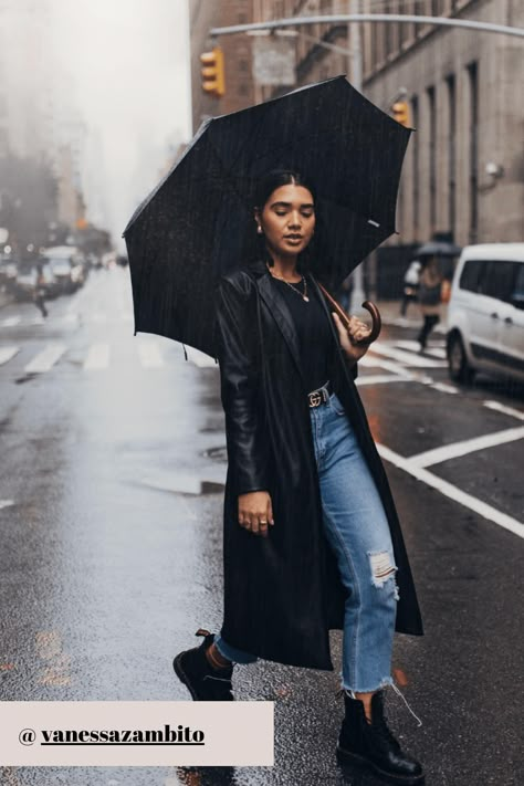 Spring Rainy Day Outfits Rain Chic Outfit, Chic Rainy Day Outfit Fall, Rainy Day Outfit For Winter Casual, Spring Rainy Day Outfit Casual Chic, Women’s Rainy Day Outfits, Winter Rain Outfit, Rainboots Outfit Work, Rainy Day Outfit 2023, Rainy Office Outfit