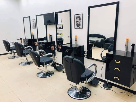 Men's Barber Shop Decor, Men Barber Shop Design, Small Barber Shop Ideas, Saloon Decor Interior Design, Small Beauty Salon Interior Design, Barber Shop Design, Small Salon Designs, Parlour Interior, Barber Shop Pictures