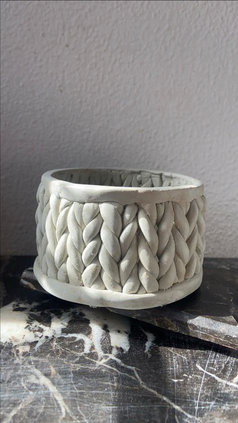 Clay Pen Stand Ideas, Coil Clay Pot Ideas, Clay Flower Pots Aesthetic, Ceramics Combination Projects, Braided Coil Pottery, Coil Pinch Pots, Visible Coil Pots, Clay Coil Ideas, Smooth Coil Pots Ideas