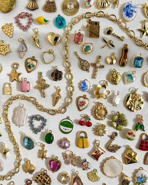 a collection of 270+ vintage & modern charms to pick from💐⭐️🧺👛🦋🍸👒!! #charmnecklace #vintagestyle #customjewelry #summerfashion #jewelryinspo #cottagecorefashion #pinterestinspired #coolgirlstyle #customcharmnecklace #girlyaesthetic #oneofakindjewelry Charms Jewelry Ideas, Vintage Jewellery Aesthetic, Vintage Jewelry Aesthetic, Charms Aesthetic, Memory Bracelets, Charm Aesthetic, Charm Bracelet Vintage, Chunky Jewellery, Aesthetic Dinner