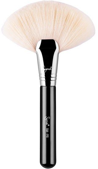 Sigma Beauty Sigma ® F90 Fan Brush Highlight Shades, How To Wash Makeup Brushes, Powder Products, Pretty Makeup Looks, How To Apply Blush, Brush Cleanser, Beauty Brushes, Simple Makeup Looks, Fan Brush