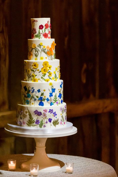 Bold Color Wedding Cake, Wedding Cakes Colorful Flowers, Colored Wedding Cake Ideas, Classy Rainbow Wedding, Rainbow Cake Wedding, Bright Wedding Cake Ideas, Pride Wedding Decor, Rainbow Wedding Aesthetic, Lesbian Wedding Color Schemes