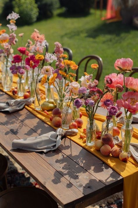 Wedding Buffet Table Setting, Summer Floral Tablescapes, Bright Colored Centerpieces, 007 Party, Backyard Engagement, Bebe Shower, Bridal Shower Inspo, Dinner Party Summer, Garden Party Birthday