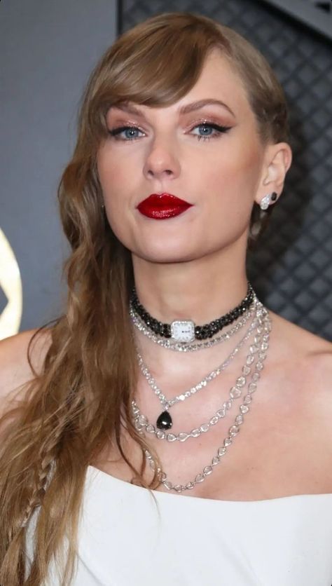 Taylor Swift Eyebrows, Taylor Swift Eyes, Taylor Swift Makeup, Taylor Swfit, Taylor Swift Cat, Concert Makeup, Estilo Taylor Swift, Red Makeup, Taylor Swift Red