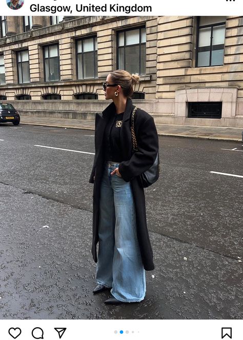 Long Black Coat Outfit, Coated Jeans Outfit, Raining Day Outfit, Rainy Day Outfit For Spring, Black Coat Outfit, Rainy Day Outfits, Coat Outfit Casual, Chica Chola, Long Coat Outfit