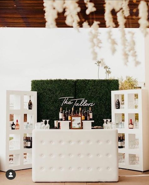 Diy Wedding Bar, Cocktail Bar Design, Husband 40th Birthday, Mobile Cocktail Bar, Cocktail Party Decor, Bar Setup, Event Bar, White Bar, Bar Set Up