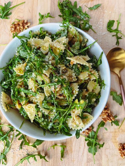 Lemon Arugula Pasta Salad - On The Bias - Side Dishes Meal Prep Delicious, Side For Ravioli, Light Dinner Ideas Vegetarian, Clean Food Meal Prep, Early Summer Recipes, Healthy Italian Side Dishes, Healthy Cabin Meals, Picnic Entree Ideas, Beach Salads Ideas