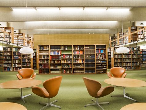 Post War Buildings. St Catherines College, Oxford, Oxon. General view of interior of library designed by Arne Jacobsen. Arne Jacobsen Architecture, Swan Chair Arne Jacobsen, Form Architecture, Danish Architecture, Swan Chair, Danish Interior, Scandinavian Architecture, Retro Interior Design, Farmhouse Dining Chairs