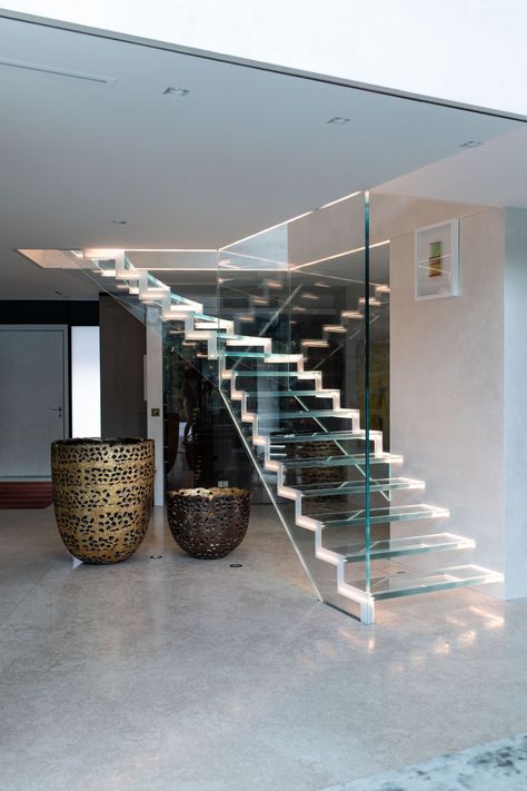 Cracked Glass Staircase, Glass Staircase Modern, Glass Staircase Design, Glass Stairs Design, U Shaped Stairs, Staircase Glass, Stair Dimensions, Winder Stairs, Walking On Glass