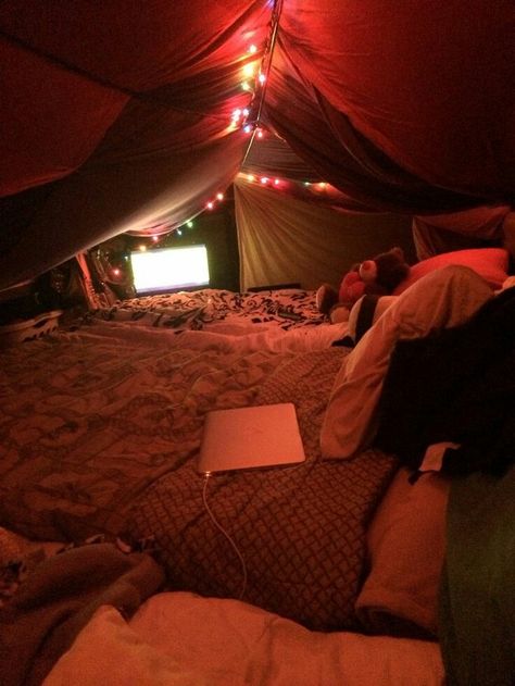 tent fort sleepover Fort Sleepover, Tent Fort, Sleepover Fort, Sleepover Room, Sleepover Tents, Dream Dates, Blanket Fort, Cute Date Ideas, Fun Sleepover Ideas