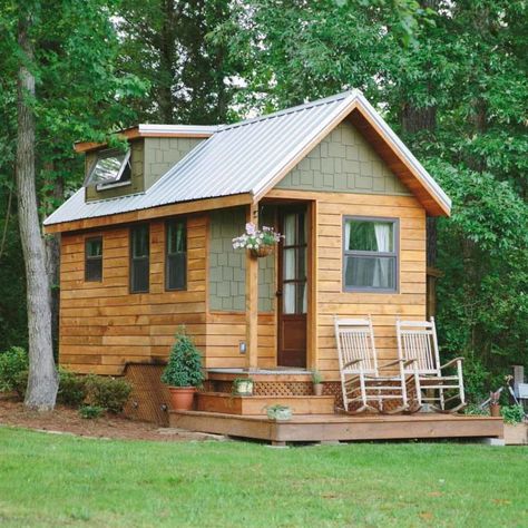 What is a Granny Pod? — The Family Handyman Grandma Pods, Tiny Cottage Design, Granny Pods Floor Plans, Granny Cottage, Granny Pods, Granny Pod, In-law Apartment, Backyard Cottage, Granny Flats