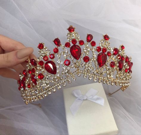 Crowns For Quinceanera, Red Quinceanera Theme, Red Quince Theme, Red And Gold Quince, Quince Crown, Beauty And The Beast Quince, Red Quinceanera Ideas, Quinceanera Red, Quince Themes