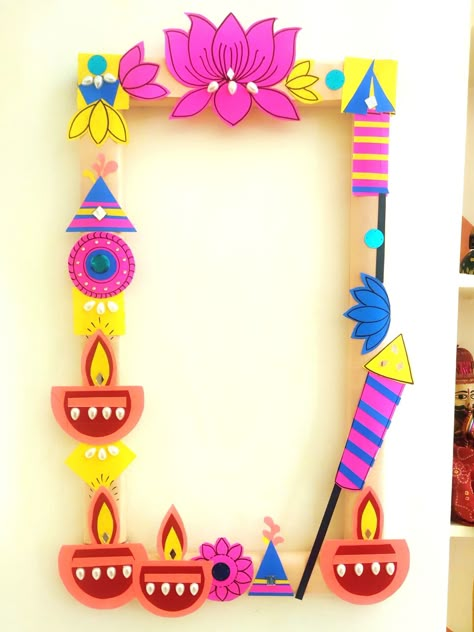 DIY adorable selfie frame . Diwali Art N Craft For Kids, Soft Board Border Decoration For Diwali, Happy Diwali Decoration Ideas, Diwali Photobooth Ideas For Office, Class Decoration For Diwali, Diwali Craft For School Decoration, Diwali Selfie Frame, Navratri Display Board Decoration, Diwali Border Designs For Board