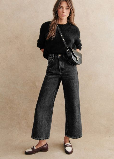 Le Crop - Black - GOTS organic cotton - Sézane Minimalist Woman Fashion, Crop Boot Jeans Outfit, Classic Streetwear Women, Modern Office Wear Women, Kick Crop Jeans Outfit Fall, Timeless Casual Style, Artsy Feminine Style, Lunch Interview Outfit, Tone On Tone Outfits