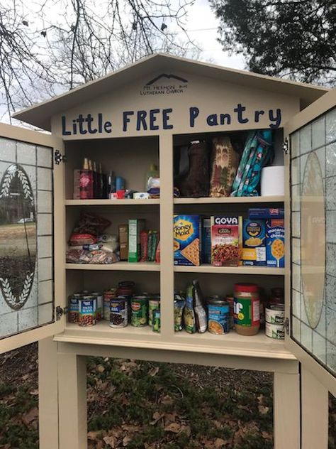 Blessing Box Food Pantry Diy, Community Pantry Ideas, Blessing Box Ideas, Free Food Pantry, Outdoor Pantry, Community Pantry, Blessing Boxes, Little Free Pantry, Homeless Care Package