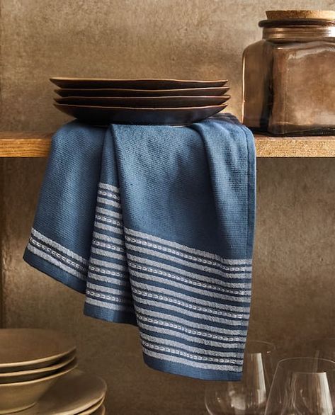 Striped Kitchen, Cotton Decor, Zara Home Collection, Fabric Photography, Handmade Towel, Kitchen Hand Towels, Towel Pattern, Display Design, Photoshoot Inspiration