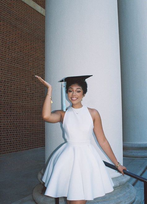 Cute Outfits For Graduation Pictures, White Outfit Graduation, Graduation Dress Ideas Black Women, Nursing Graduation Dress, Graduation Dresses Aesthetic, Women Graduation Outfit, Black Heels Dress Outfit, Graduation Photos With Flowers, College Grad Pic Ideas