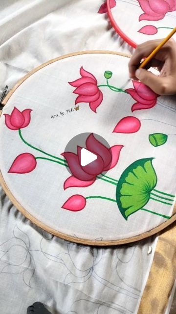 Lotus Painted Saree, Lotus Flower Fabric Painting, Fabric Paint Designs For Sarees, Painting Ideas On Blouse, Embroidery Designs On Tote Bags, Lotus Fabric Painting, Fabric Painting For Kids, Kurta Paint Designs Women, Fabric Painting Flowers Design