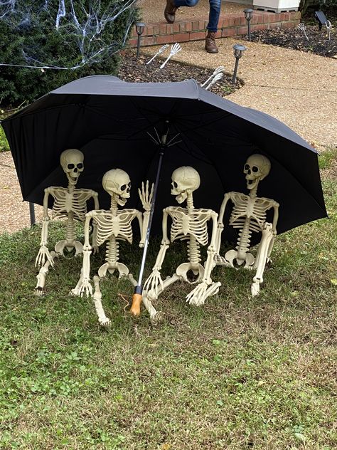 Funny Group Photos, Skeleton Pics, Group Picture Poses, 4 Best Friends, Best Friends Cartoon, Friend Cartoon, Ghost Pictures, Ghost Photos, Funny Skeleton