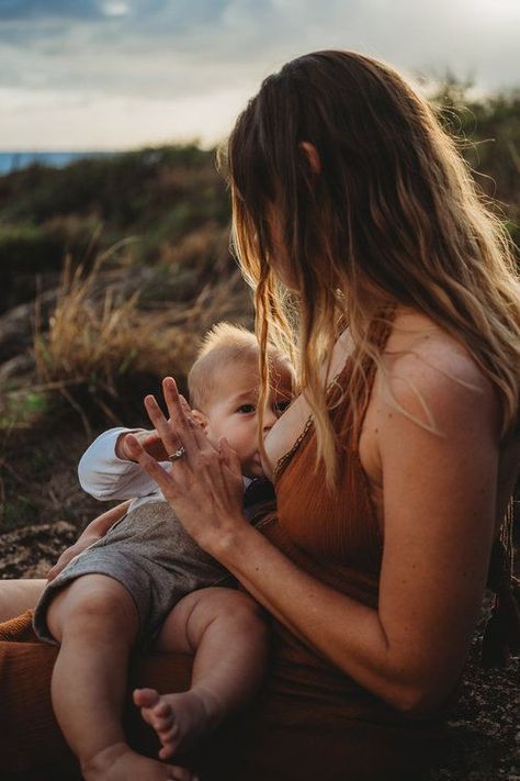 Nursing Photography, 6 Month Baby Picture Ideas, Motherhood Photos, Mother Baby Photography, Mommy And Me Photo Shoot, Summer Family Photos, Motherhood Photography, Foto Baby, Newborn Baby Photography